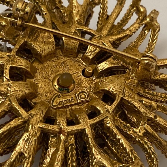 Vintage Capri Signed Gold Tone Brooch Faux Stones - Picture 6 of 7